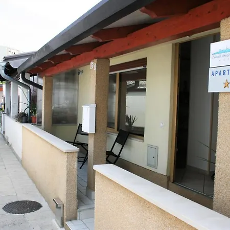 Small House Apartman *