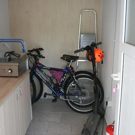 Apartma Small House *